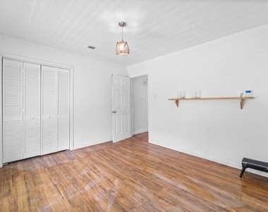 401 Lee Avenue - Photo Thumbnail 14