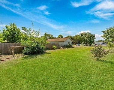 401 Lee Avenue - Photo Thumbnail 4