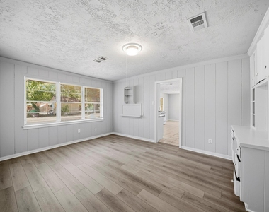 2010 Robinhood Street - Photo Thumbnail 1