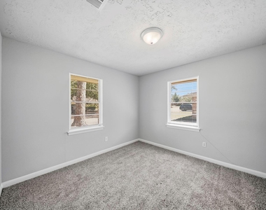 2010 Robinhood Street - Photo Thumbnail 5