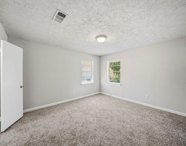2010 Robinhood Street - Photo Thumbnail 8