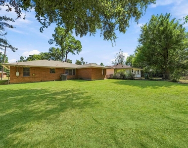 2010 Robinhood Street - Photo Thumbnail 10