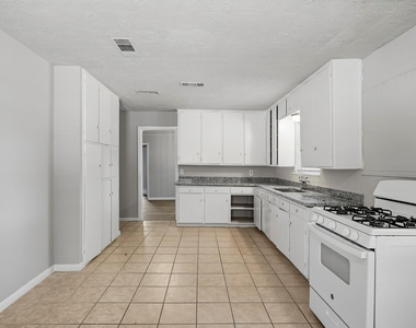 2010 Robinhood Street - Photo Thumbnail 4