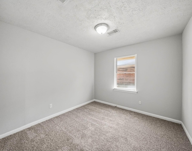 2010 Robinhood Street - Photo Thumbnail 6
