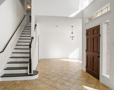 810 Flanners Court - Photo Thumbnail 2