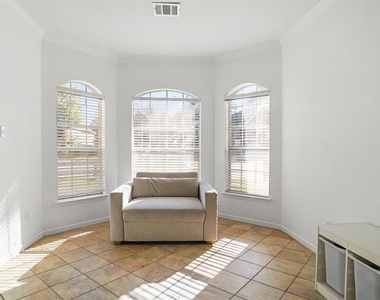 810 Flanners Court - Photo Thumbnail 5