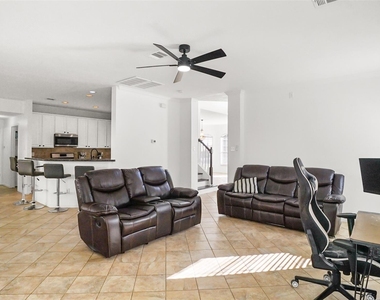 810 Flanners Court - Photo Thumbnail 8