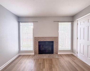 3900 Woodchase Drive - Photo Thumbnail 9