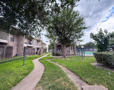3900 Woodchase Drive - Photo Thumbnail 2
