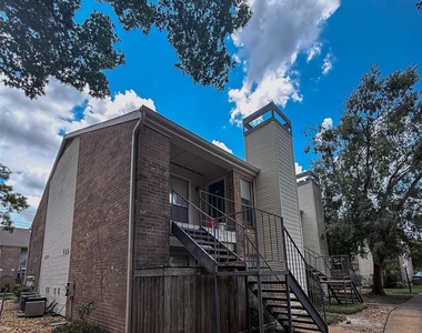 3900 Woodchase Drive - Photo Thumbnail 16
