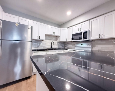 3900 Woodchase Drive - Photo Thumbnail 6