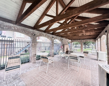 3900 Woodchase Drive - Photo Thumbnail 15
