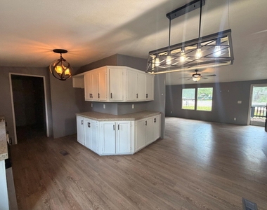 16443 Brittany Way - Photo Thumbnail 14