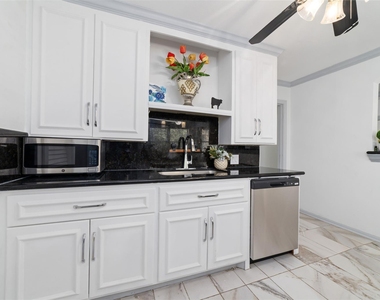 1604 W Alabama St - Photo Thumbnail 12