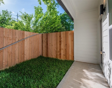 7930 Corinth Street - Photo Thumbnail 18