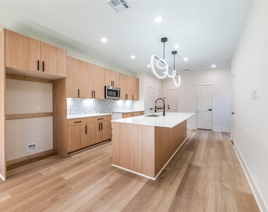 7930 Corinth Street - Photo Thumbnail 6