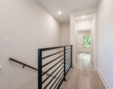 7930 Corinth Street - Photo Thumbnail 7