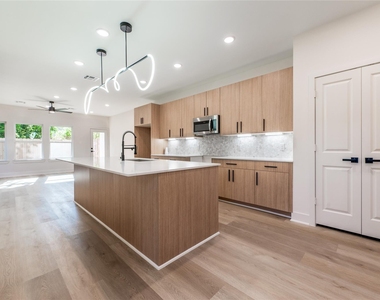 7930 Corinth Street - Photo Thumbnail 1