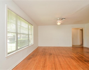 4401 Hummingbird Street - Photo Thumbnail 6