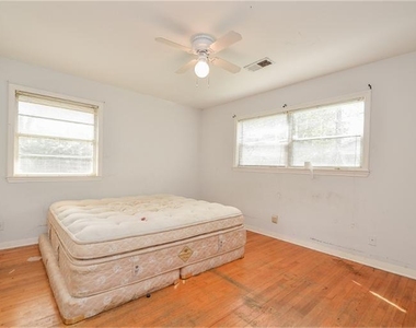 4401 Hummingbird Street - Photo Thumbnail 19
