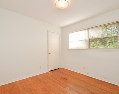 4401 Hummingbird Street - Photo Thumbnail 17