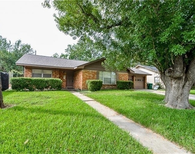 4401 Hummingbird Street - Photo Thumbnail 1
