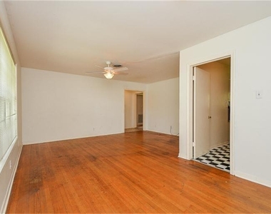 4401 Hummingbird Street - Photo Thumbnail 5