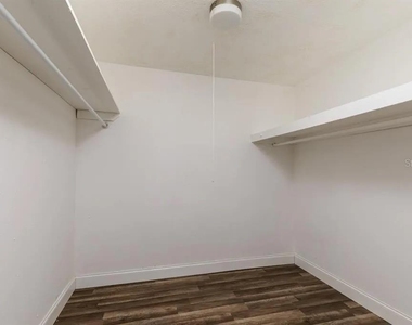 1201 E Cayuga Street - Photo Thumbnail 13