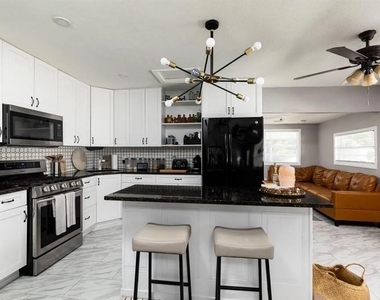 1201 E Cayuga Street - Photo Thumbnail 7