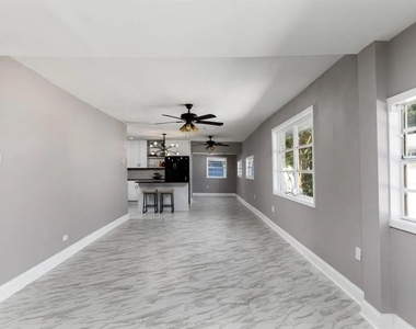 1201 E Cayuga Street - Photo Thumbnail 2