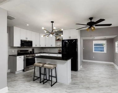 1201 E Cayuga Street - Photo Thumbnail 5
