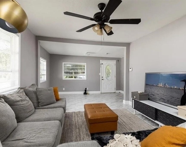 1201 E Cayuga Street - Photo Thumbnail 4