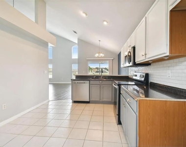 7332 Newhall Pass Lane - Photo Thumbnail 11