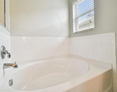 7332 Newhall Pass Lane - Photo Thumbnail 17