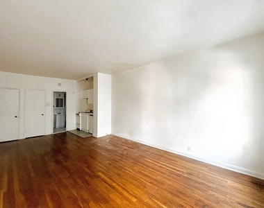 East 52nd Street, Unit 3b - Photo Thumbnail 1