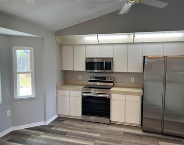 6130 Nantucket Lane - Photo Thumbnail 10