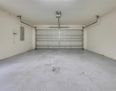 5539 W Oak Park Boulevard - Photo Thumbnail 24