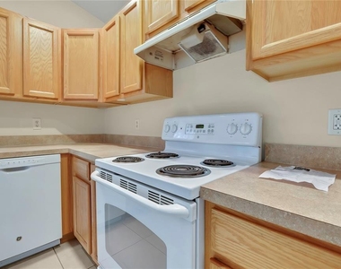 5539 W Oak Park Boulevard - Photo Thumbnail 10