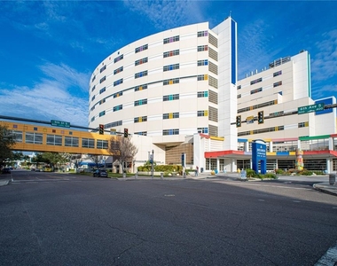 100 4th Avenue S - Photo Thumbnail 40