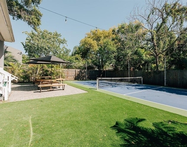 2705 N Oakdale Avenue - Photo Thumbnail 6