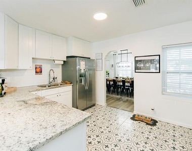 2705 N Oakdale Avenue - Photo Thumbnail 5