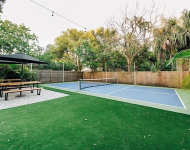 2705 N Oakdale Avenue - Photo Thumbnail 8