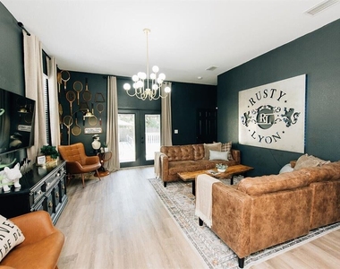 2705 N Oakdale Avenue - Photo Thumbnail 9