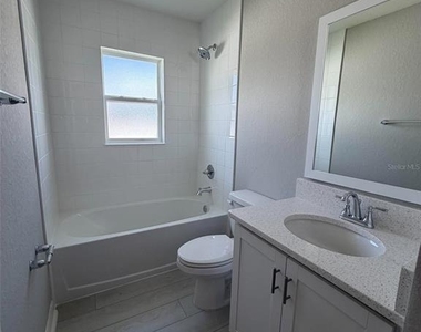 5820 27th Terrace E - Photo Thumbnail 3