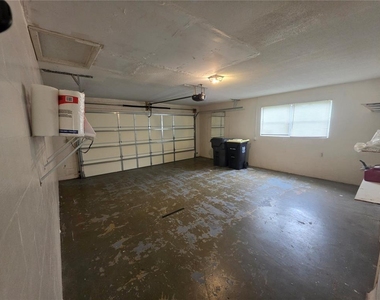 1028 Wildwood W - Photo Thumbnail 12