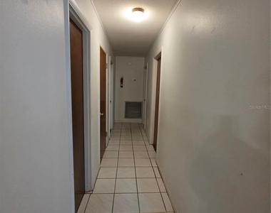 1028 Wildwood W - Photo Thumbnail 15