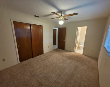 1028 Wildwood W - Photo Thumbnail 20