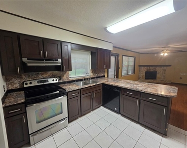 1028 Wildwood W - Photo Thumbnail 10