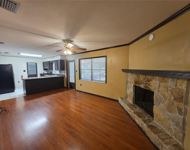 1028 Wildwood W - Photo Thumbnail 3