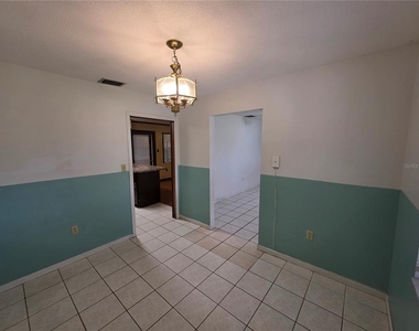1028 Wildwood W - Photo Thumbnail 7